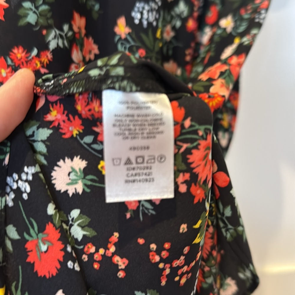 LOFT - Ruffle Neck and Sleeveless Ruffle Detail, Button Down Shell - Picture 4 of 4